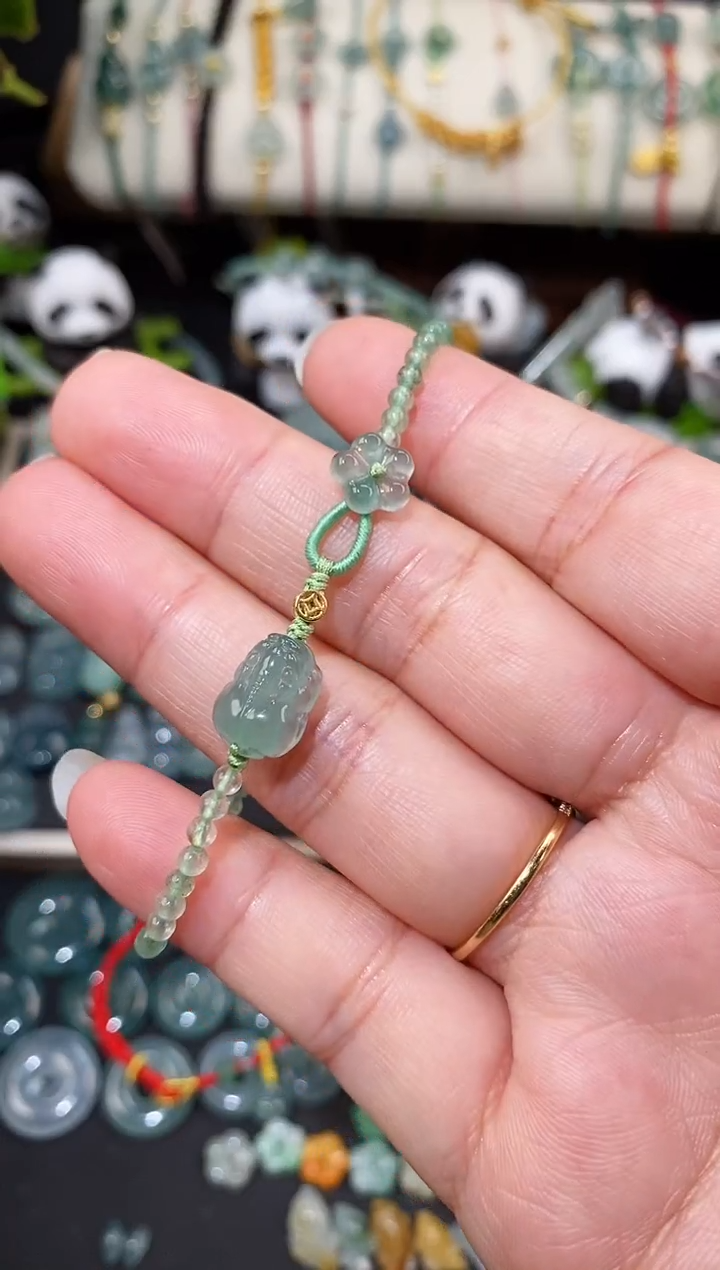 散珠翡翠E**a貔貅小花手绳  手围15