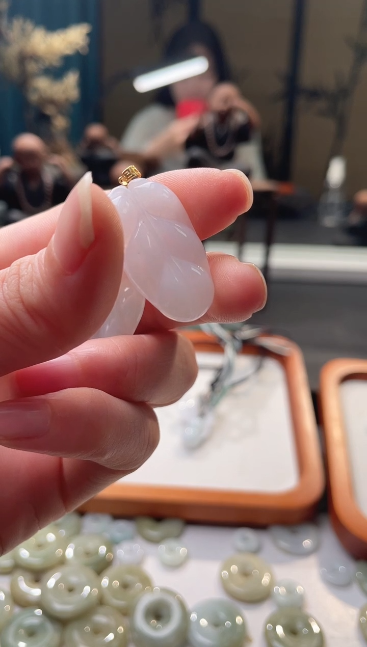 吊坠(不含链)18K金镶嵌翡翠叶子多样性发一件