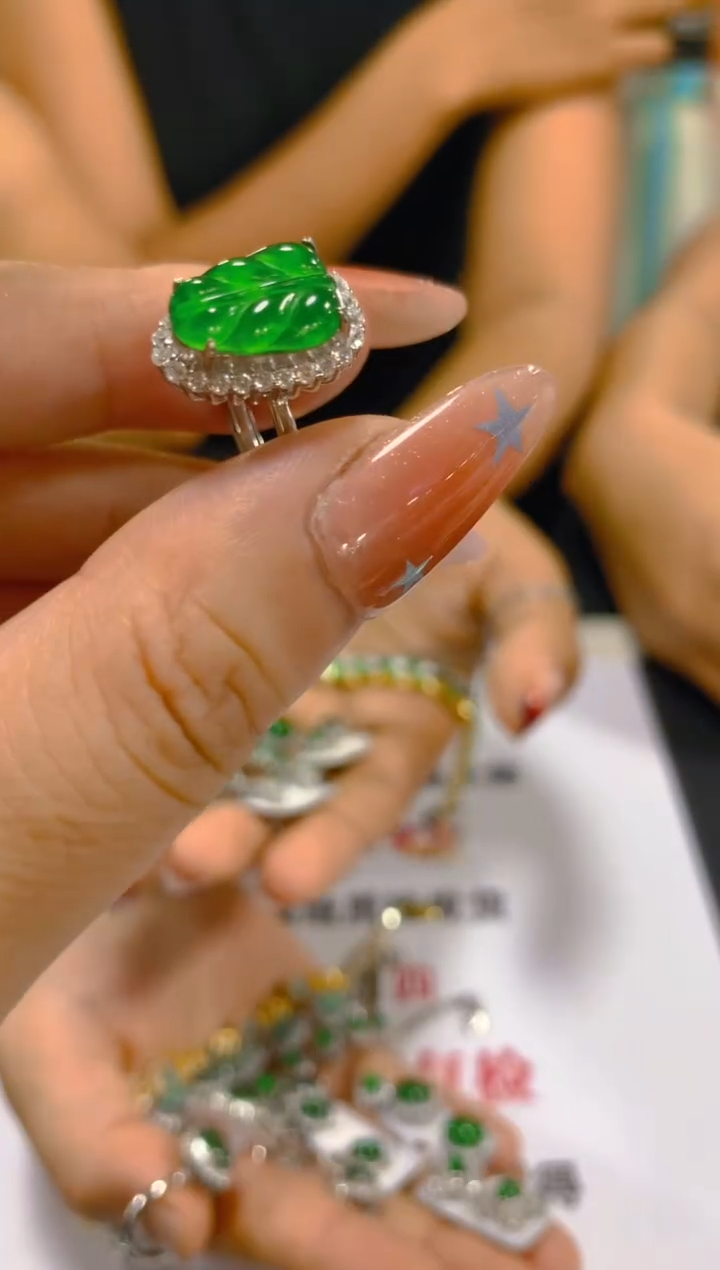 翡翠戒指未镶嵌多样性发一