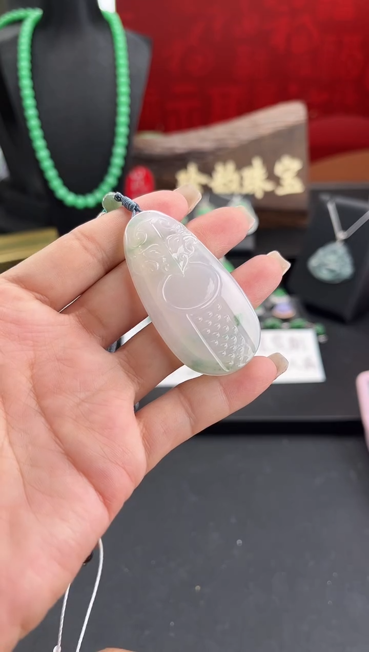 颈饰未镶嵌翡翠吊坠