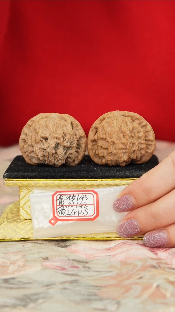 【闪购商品】文玩核桃把件白狮子