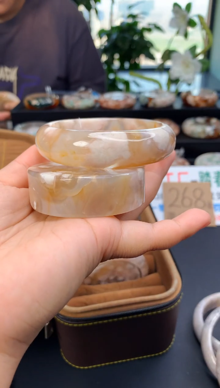 石英质玉手镯未镶嵌赠送镯心（圈口61