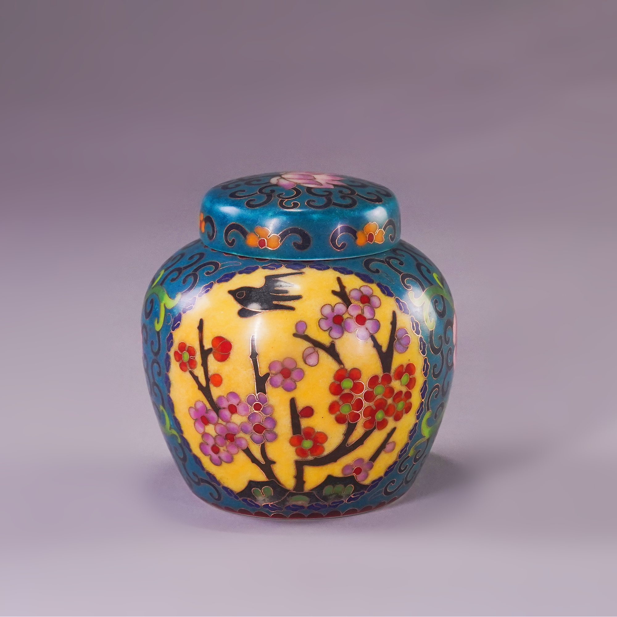 LOT2018 清中期瓷胎掐丝珐琅天字罐