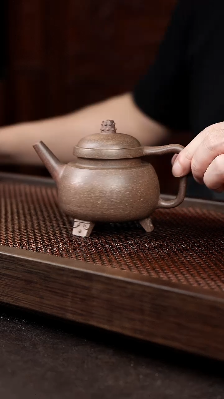 茶杯紫砂岩中泥乾坤