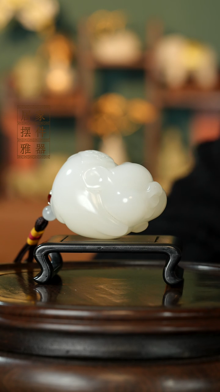 玉《纳福飞猪》摆件