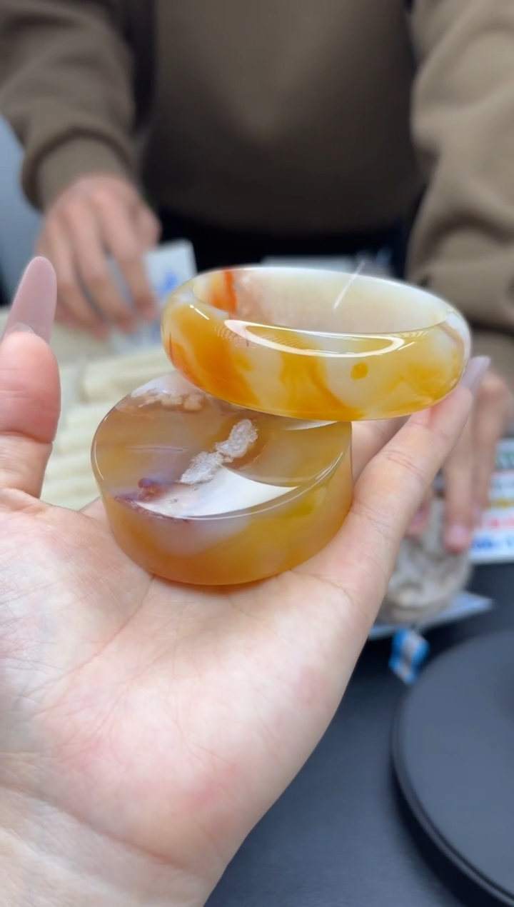 【闪购商品】石英质玉手镯未镶嵌A17 (59圈赠送镯心)