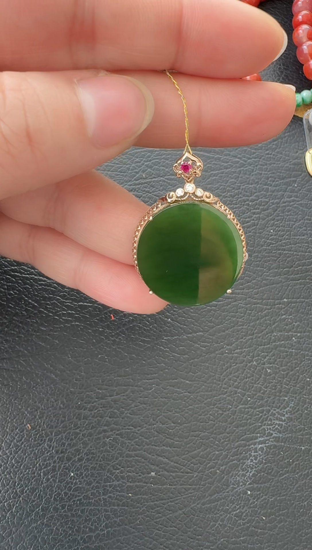 【闪购商品】和田玉w18K金镶嵌圆牌吊坠