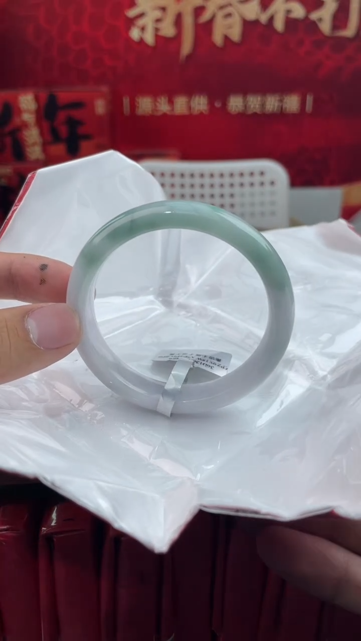 【闪购商品】翡翠手镯未镶嵌1翡翠手镯（微瑕）