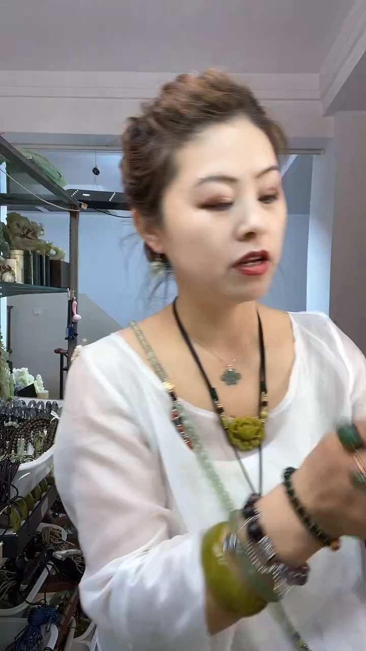 岫玉未镶嵌吊坠银链多样性发货其中之一