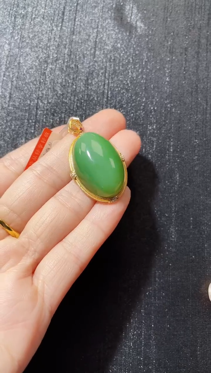 吊坠(赠链)18K金镶嵌和田玉多样性发一