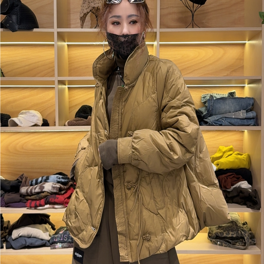 8826冬季设计感中式国风盘扣流苏立领A版羽绒服