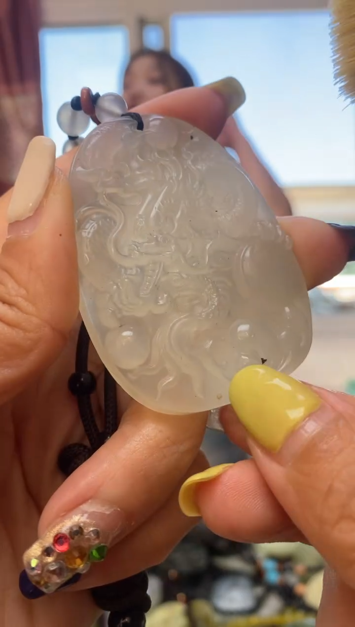 未镶嵌岫玉吊坠   