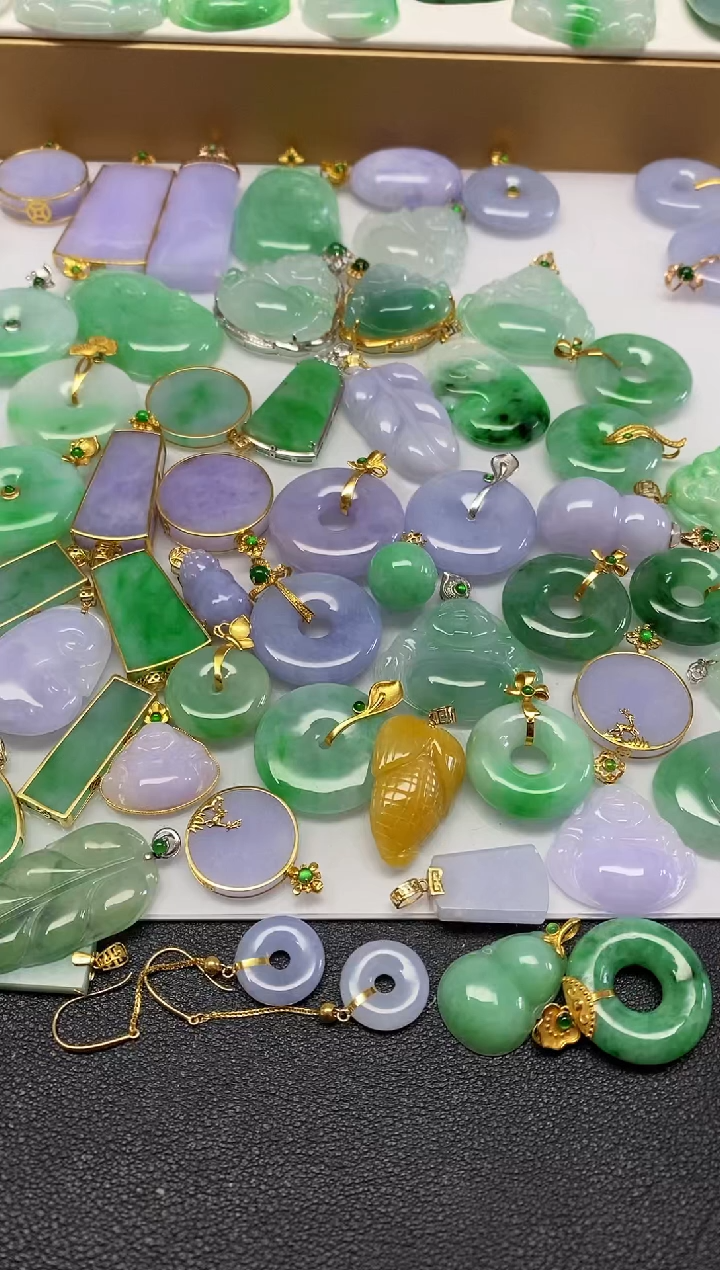 【闪购商品】翡翠吊坠(不含链)18K金镶嵌叶子