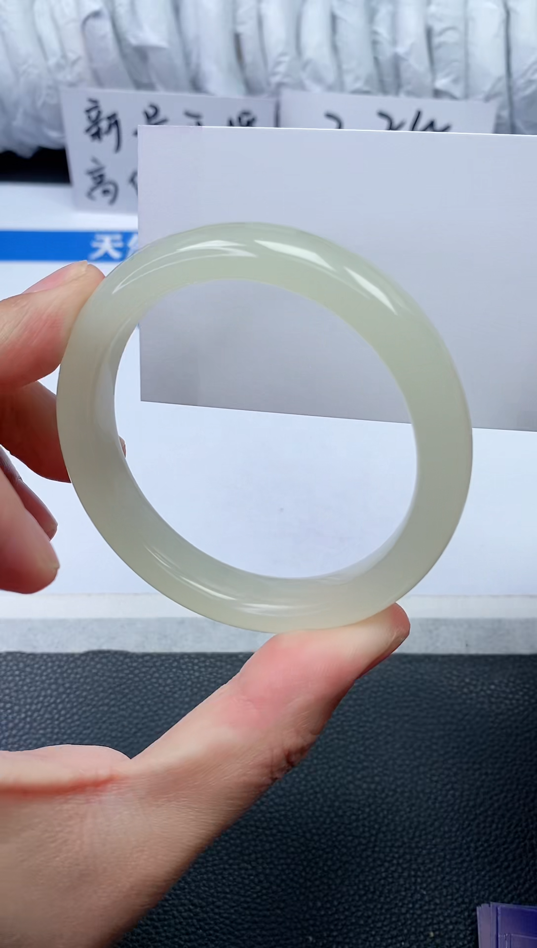 【闪购商品】石英质玉手镯未镶嵌P541