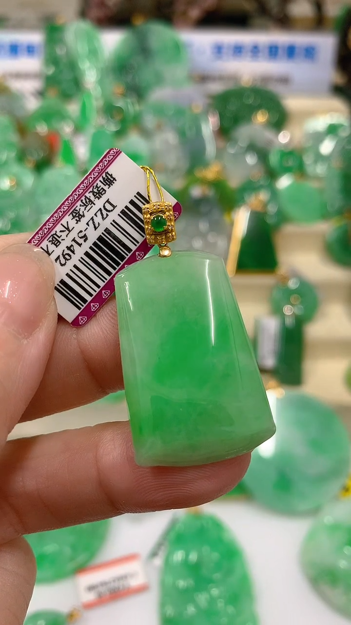 【闪购商品】翡翠吊坠(不含链)18K金镶嵌挂件