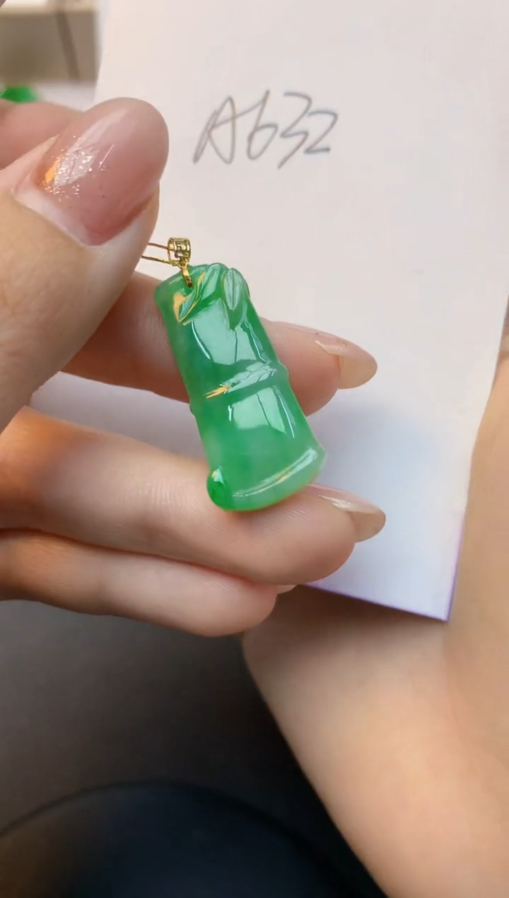 颈饰18K金镶嵌翡翠天然A货缅甸翡翠百元以上9元证书费自理