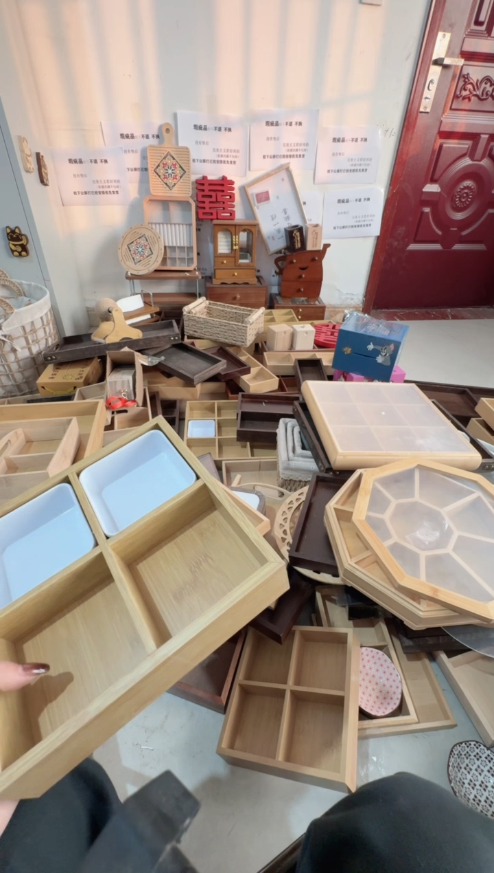 原木色四宫格加四个小碗微瑕拍下不退不换无售后