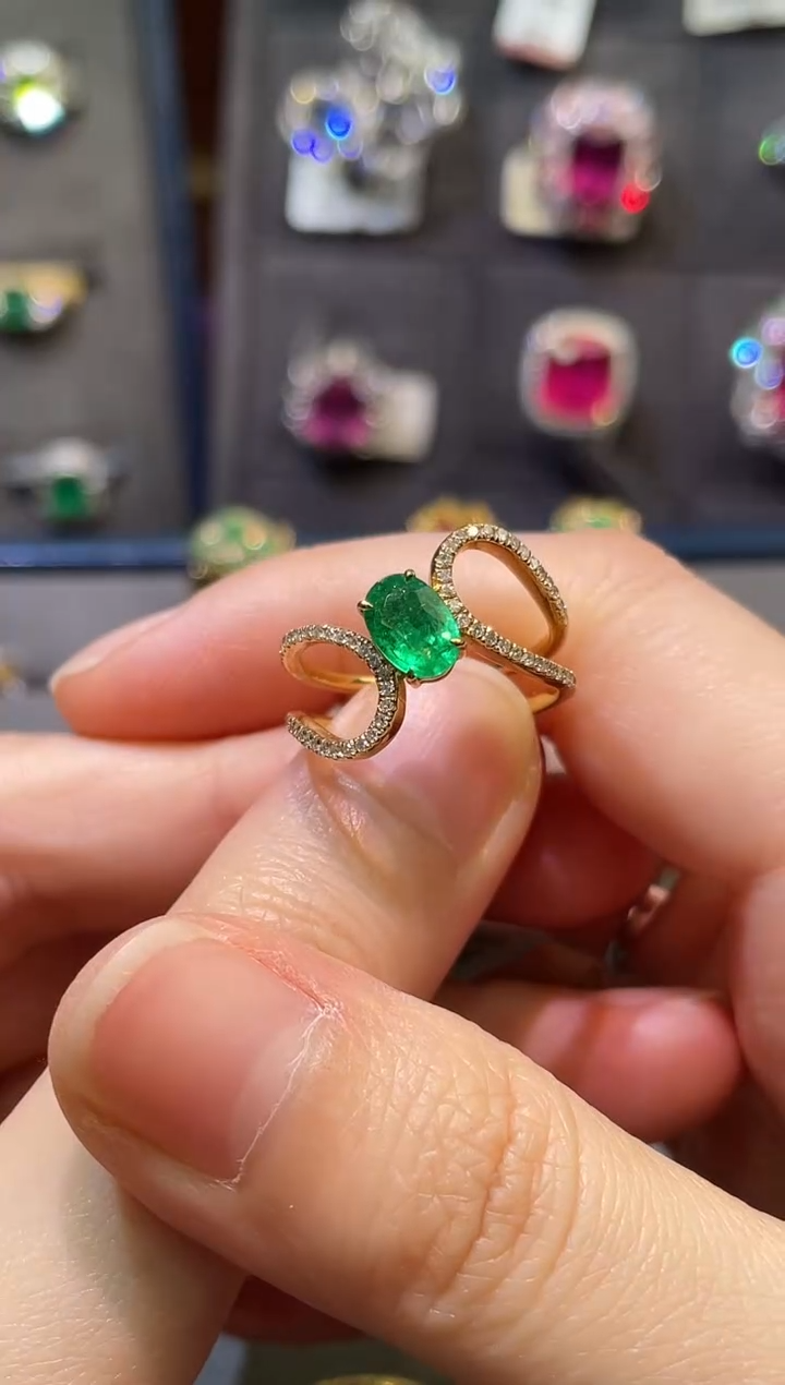 【闪购商品】祖母绿戒指18K金镶嵌0.77ct