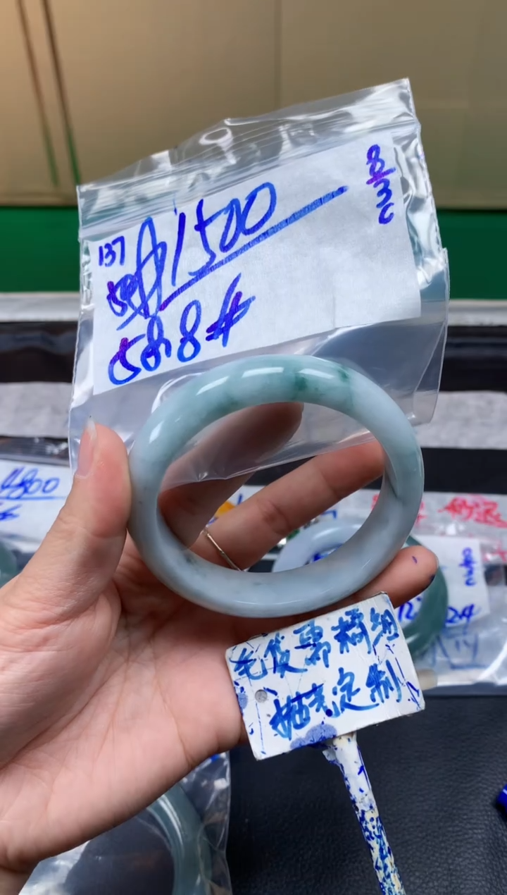 【闪购商品】定制翡翠未镶嵌137毛货需精细抛光手镯多样性拍一发一
