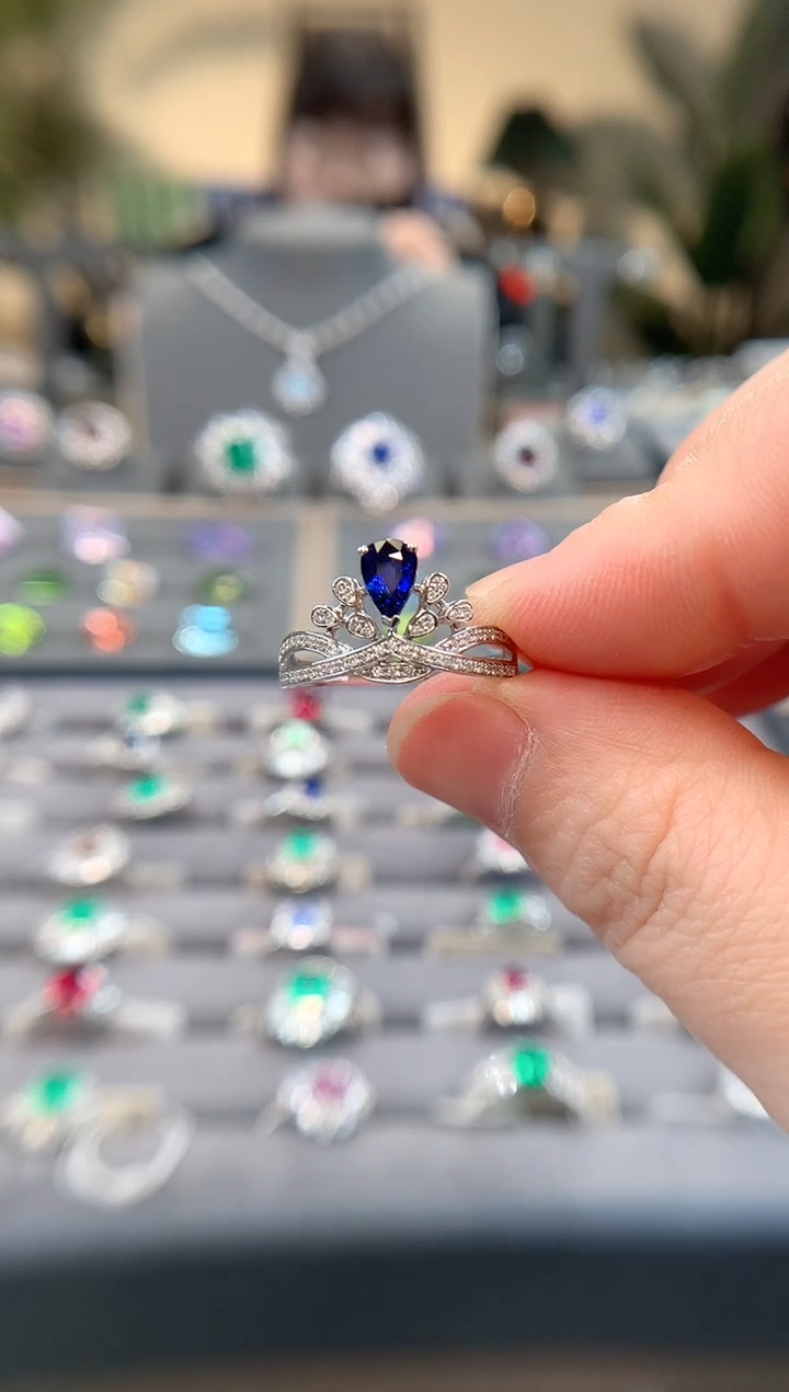 【闪购商品】蓝宝石戒指18K金镶嵌蓝宝石