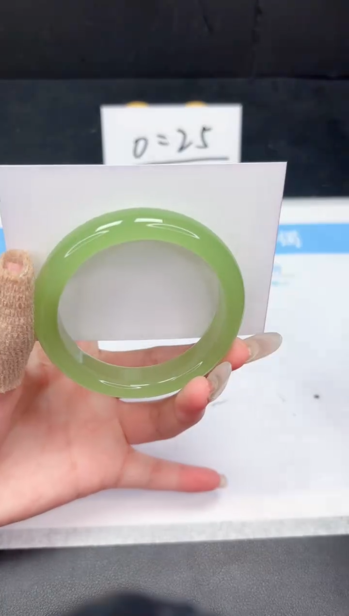 【闪购商品】石英质玉手镯未镶嵌7-54.8