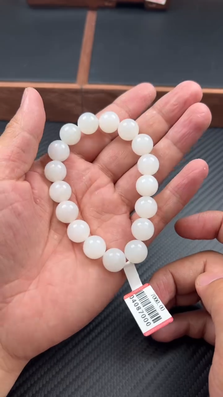 手串未镶嵌和田玉黑山微色差卡12J