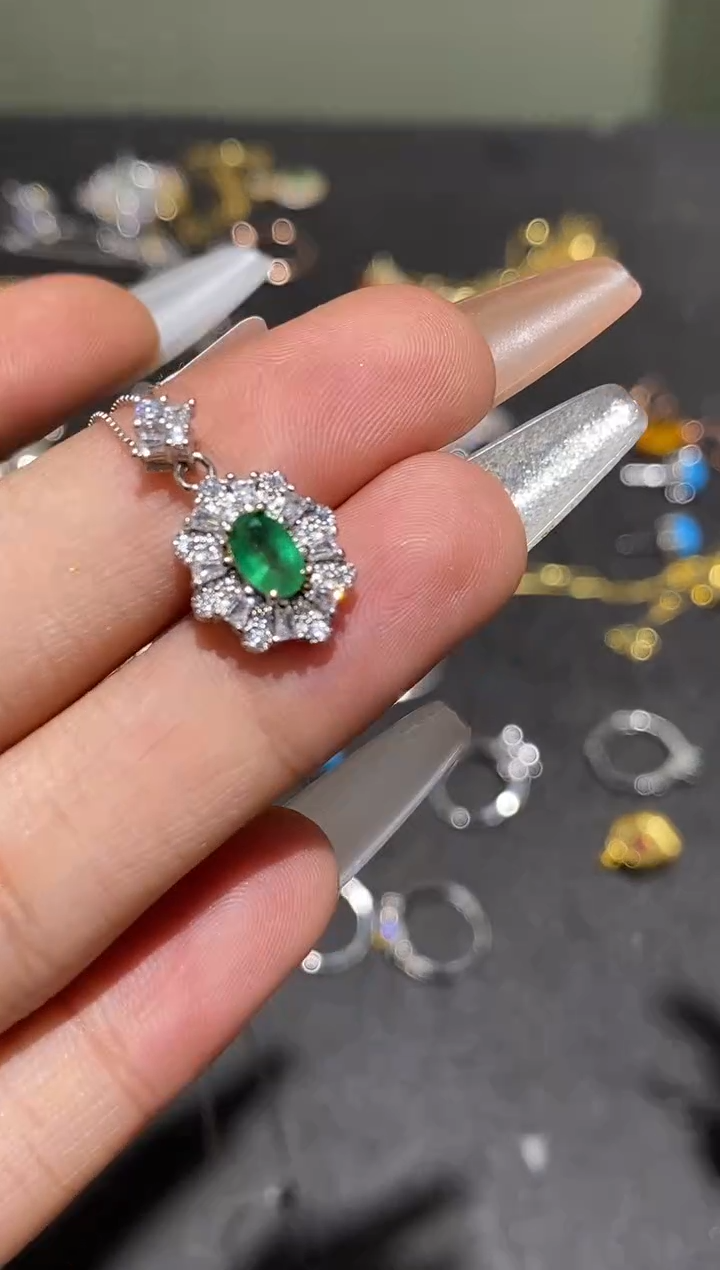 颈饰银S925镶嵌祖母绿吊坠