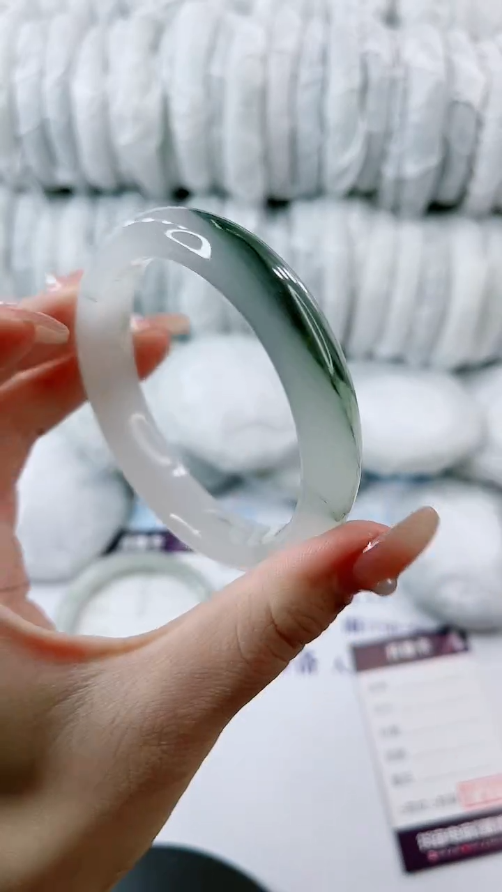 【闪购商品】石英质玉手镯未镶嵌0330551094-