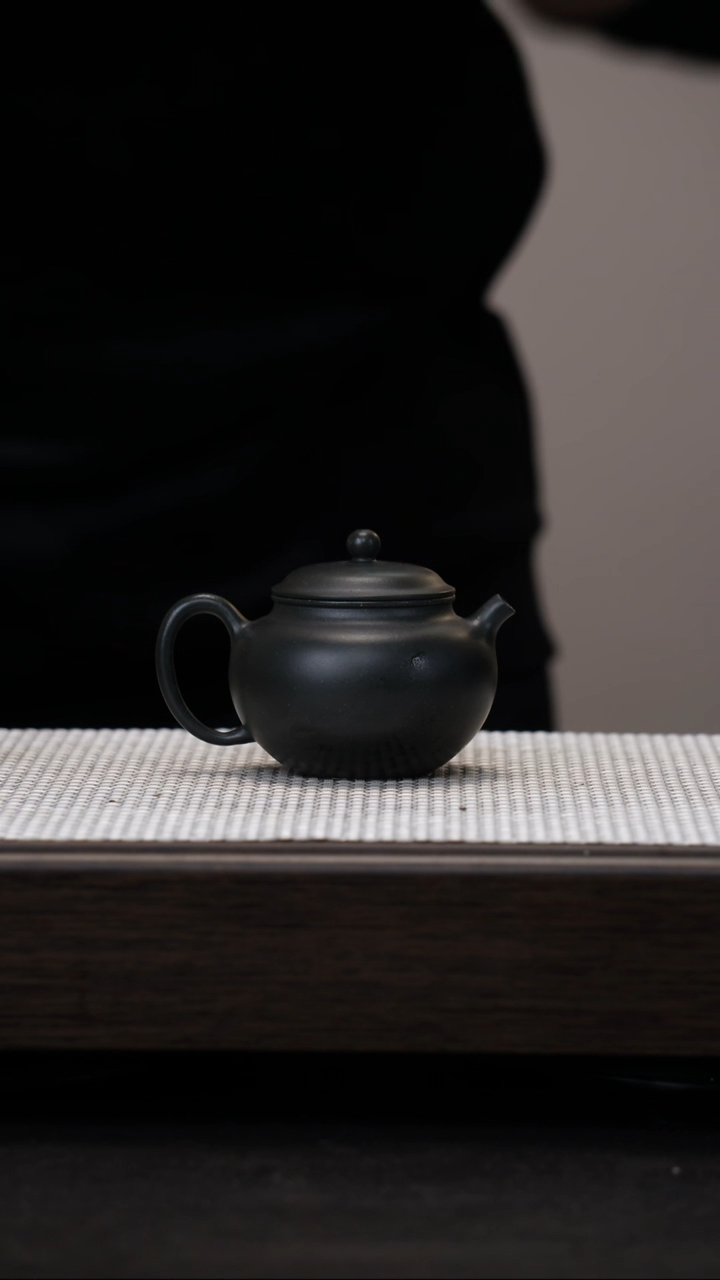 【闪购商品】紫砂茶壶原矿紫砂壶君子兰莲子130cc