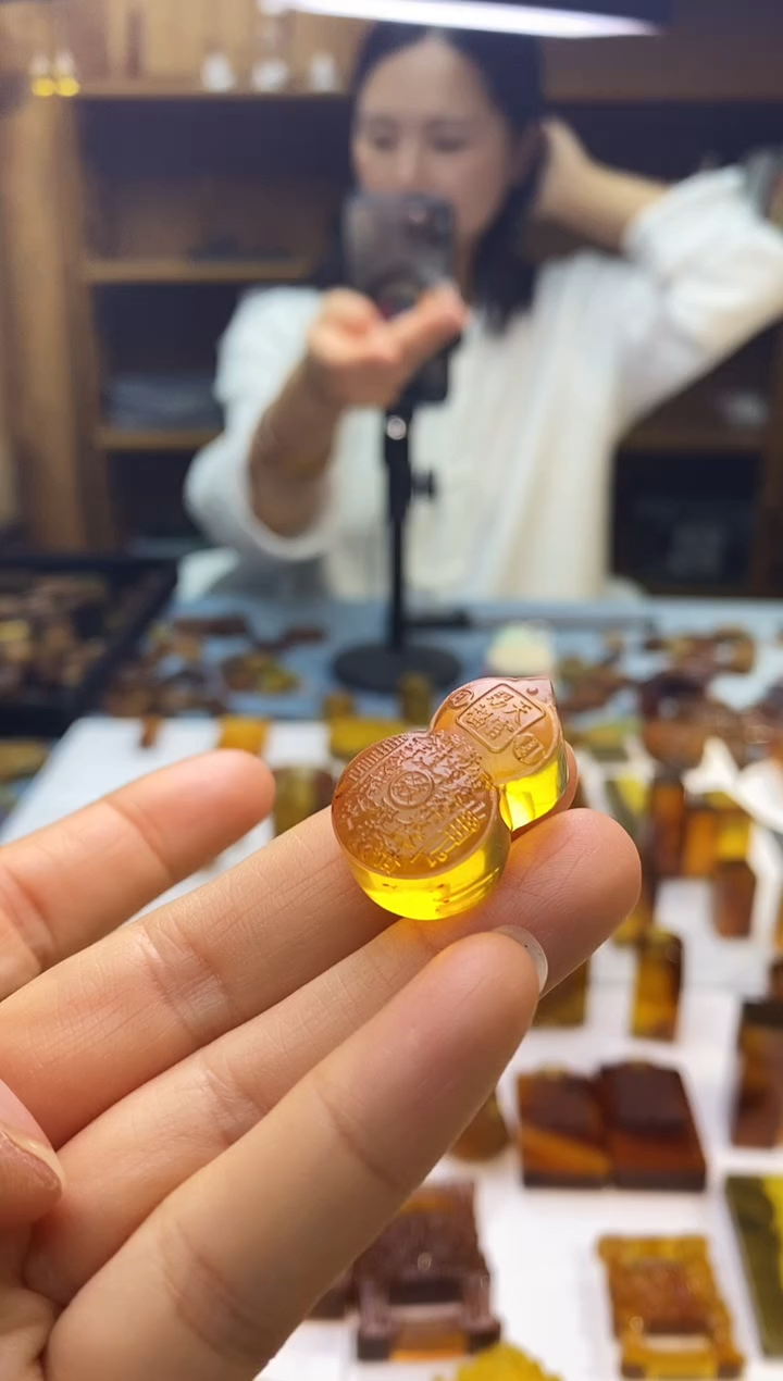 琥珀颈饰未镶嵌SN84-109（山鬼葫芦）