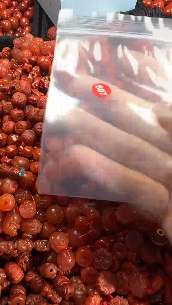 南红玛瑙未镶嵌颈饰1