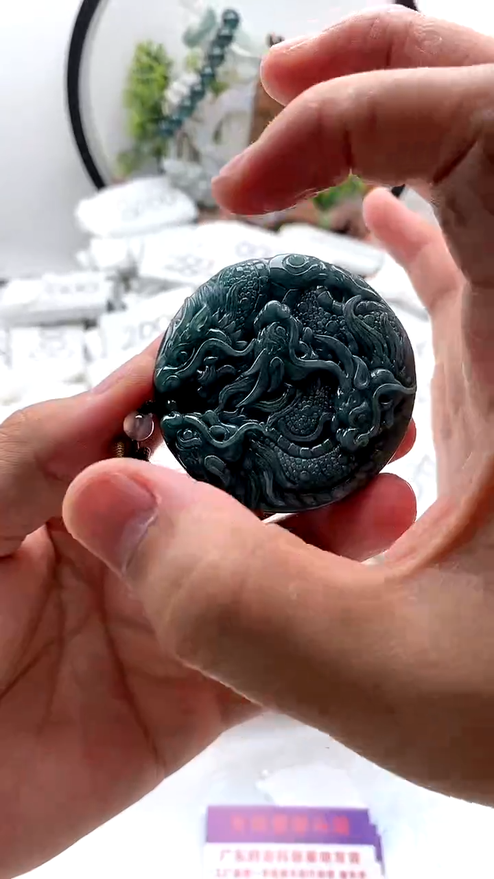 翡翠未镶嵌颈饰九龙扣【品质一般介意慎拍】