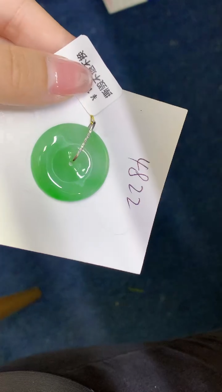 翡翠18K金镶嵌颈饰缅甸天然翡翠A货