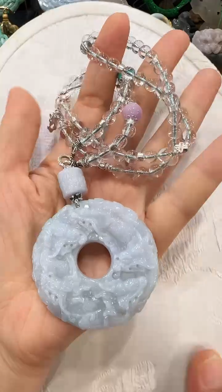 翡翠未镶嵌颈饰国风