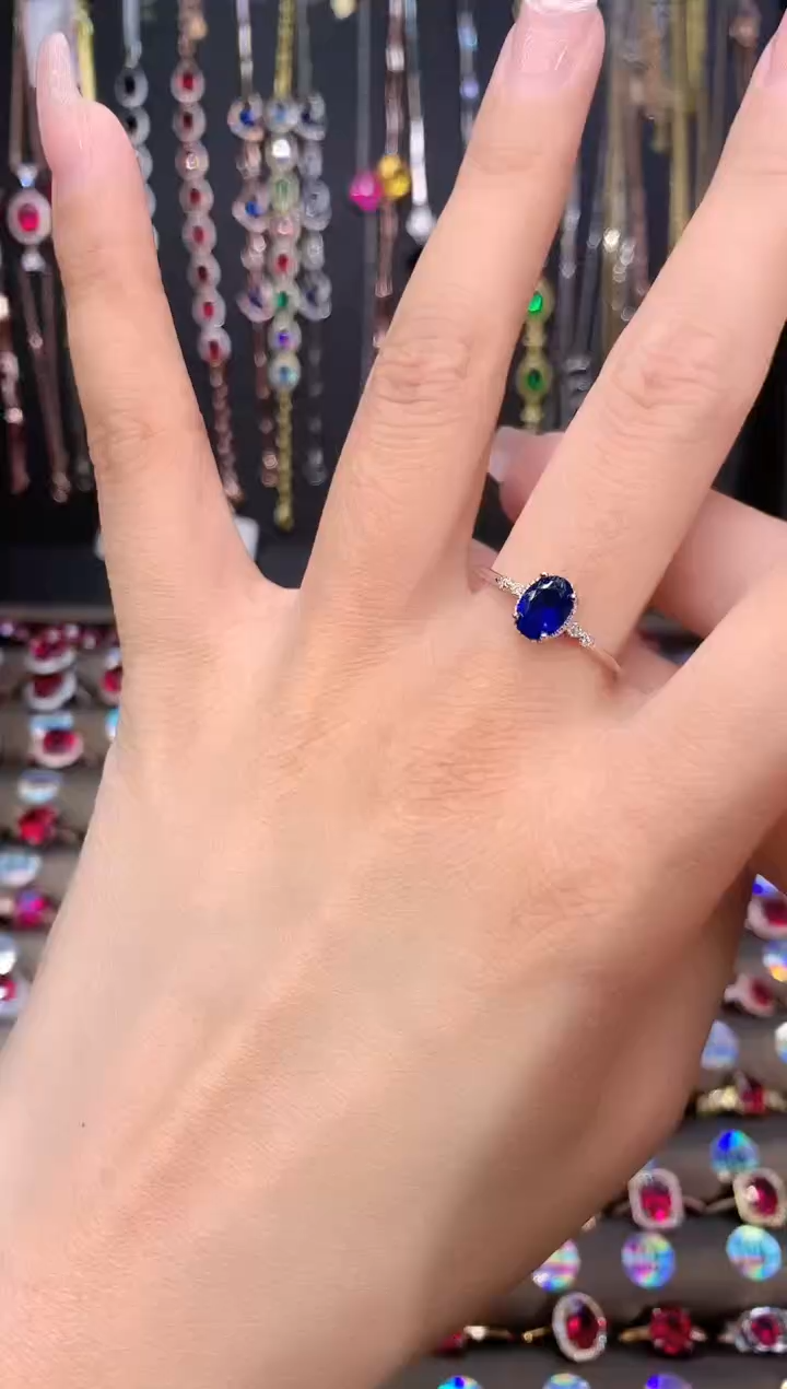 蓝宝石戒指银S925镶嵌银色