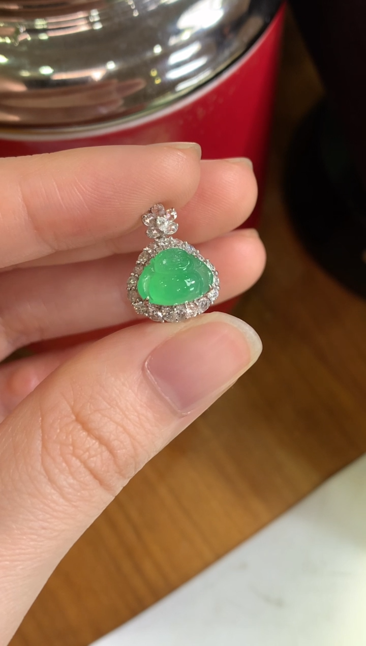 【闪购商品】翡翠颈饰18K金镶嵌绿佛