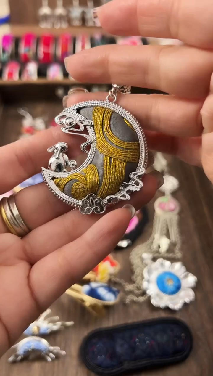 【闪购商品】织绣民族风老绣饰品181