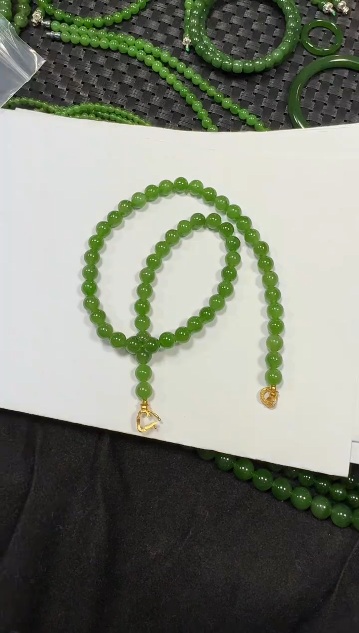 项链未镶嵌和田玉（碧玉）冰阳绿色8m针尖点