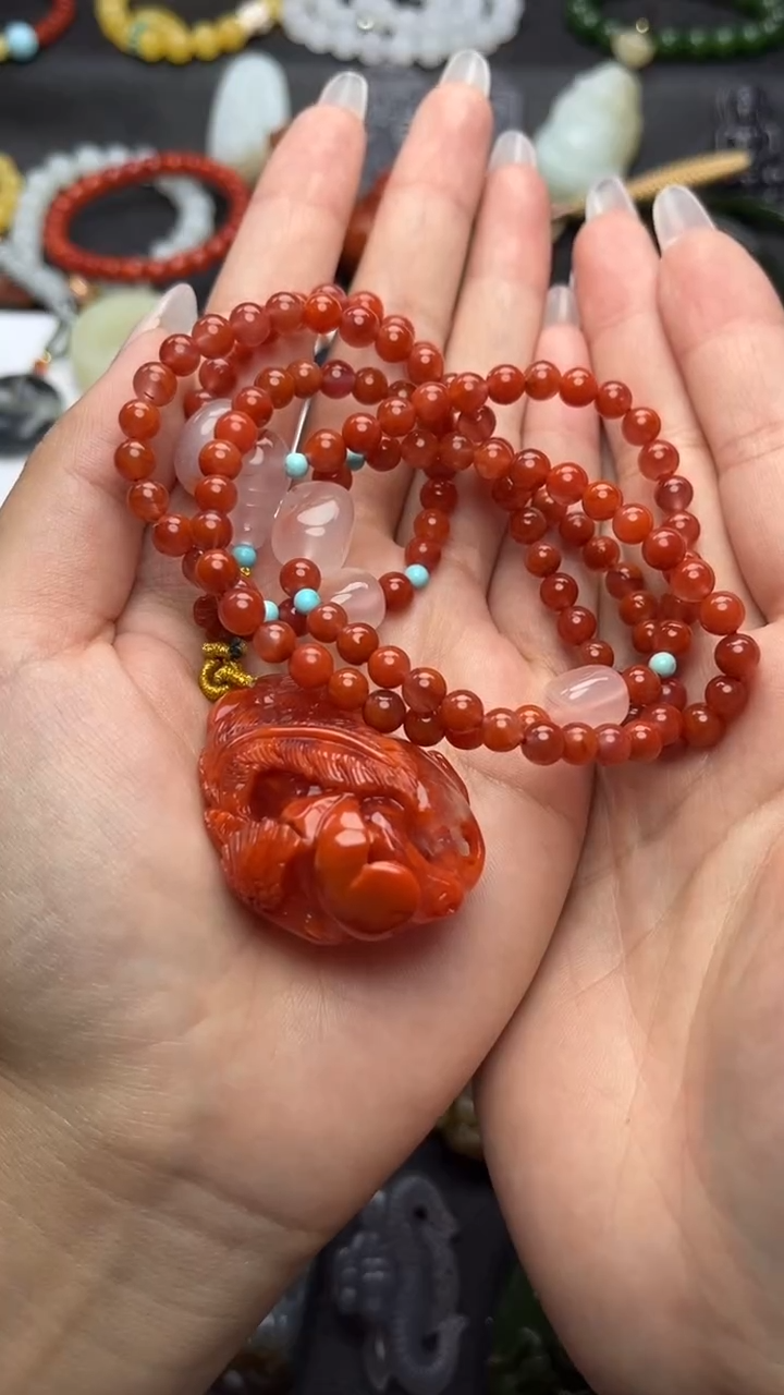 颈饰未镶嵌南红玛瑙凤穿牡丹