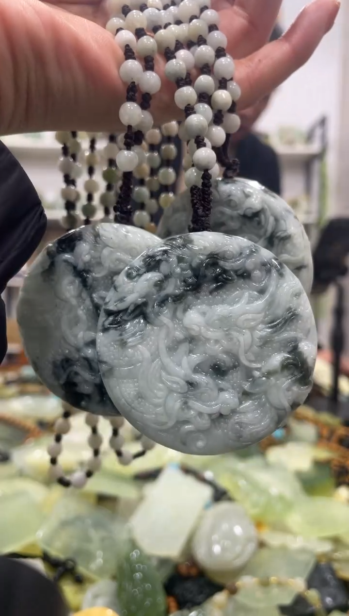 【闪购商品】翡翠吊坠(赠链)未镶嵌多样性发货其中发一件