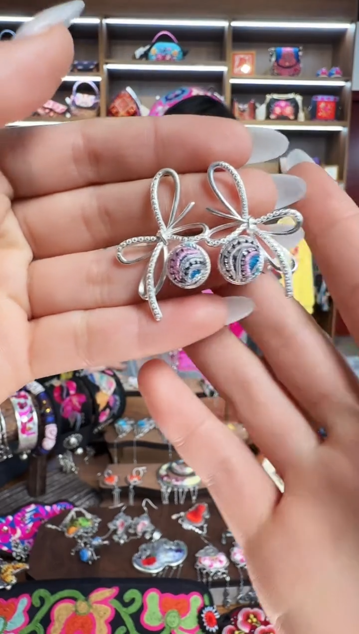 【闪购商品】织绣160蒙阿苏苗绣传承