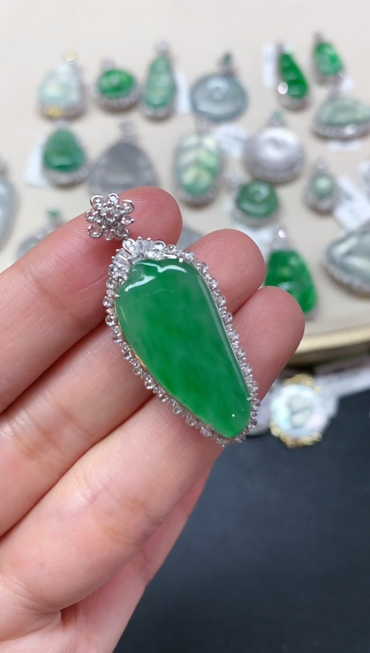 【闪购商品】翡翠吊坠(不含链)18K金镶嵌A68|14800