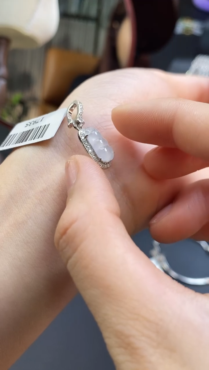 颈饰银S925镶嵌翡翠17935