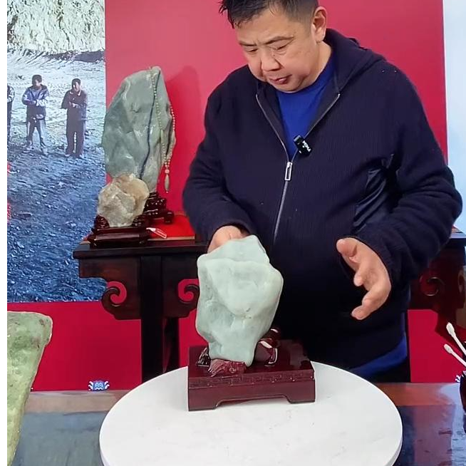 新疆原石摆件带底座发一件编号777