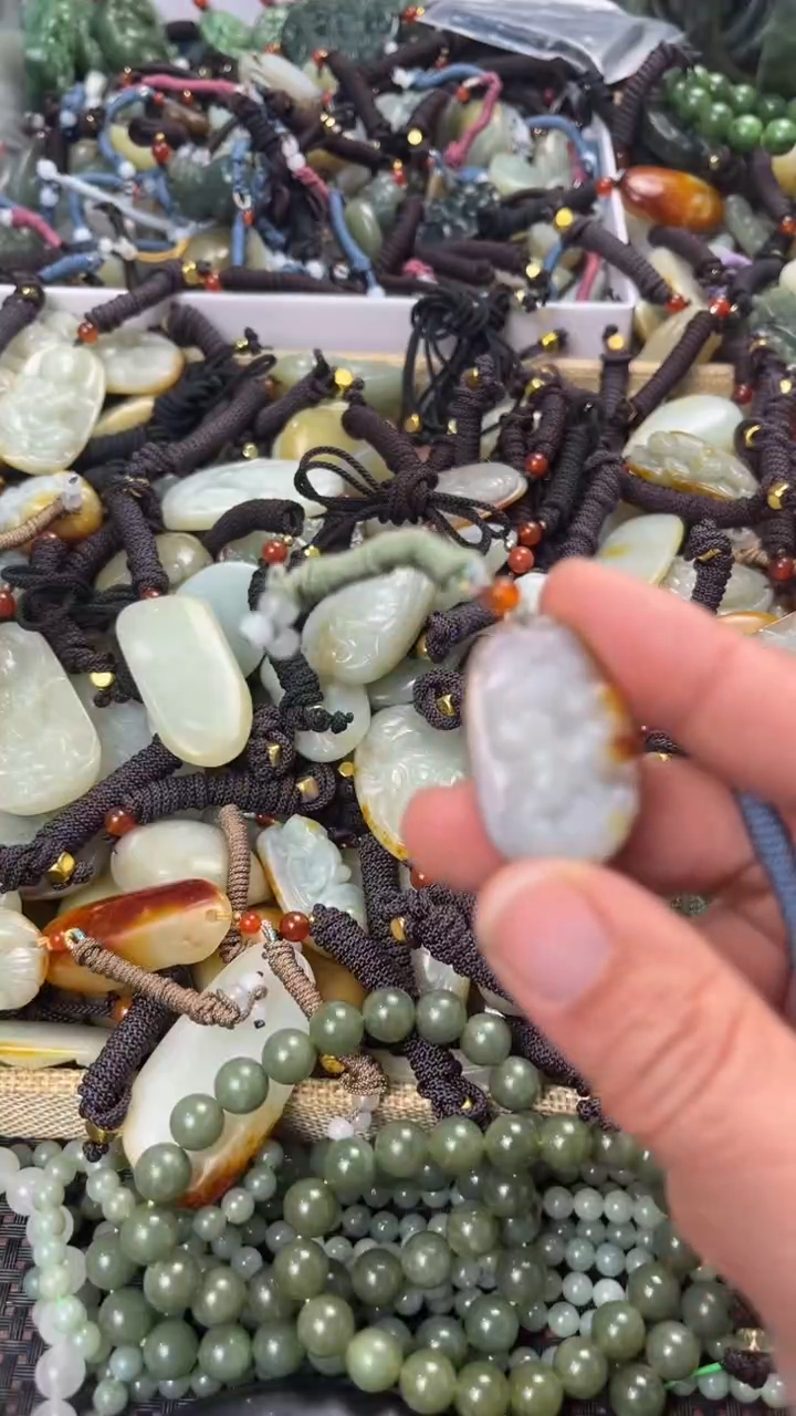 【闪购商品】和田玉颈饰未镶嵌多样性发货没有证书拍一发一有瑕