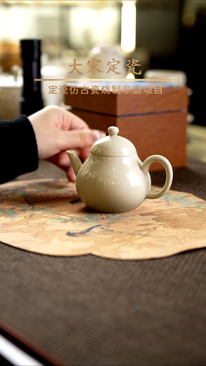 微瑕 思婷壶 赠送蛋壳薄杯 轻微线条感