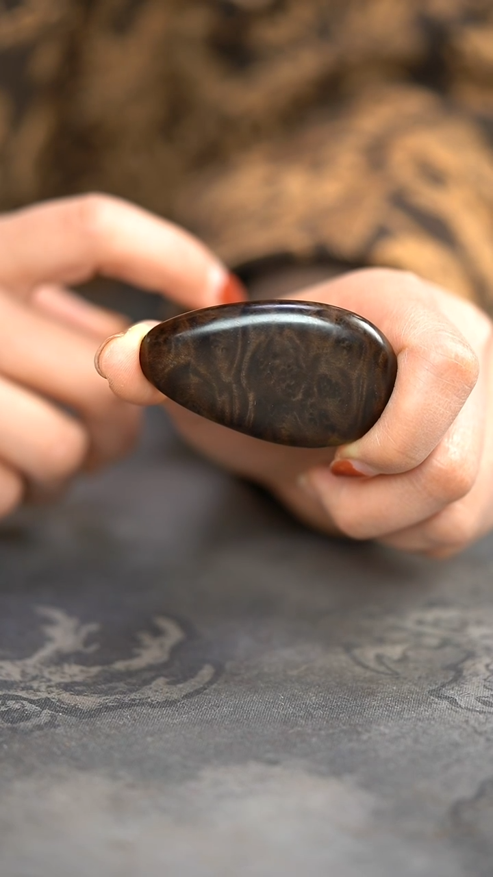 【闪购商品】金丝楠木雕满花葡萄瘤吊坠558