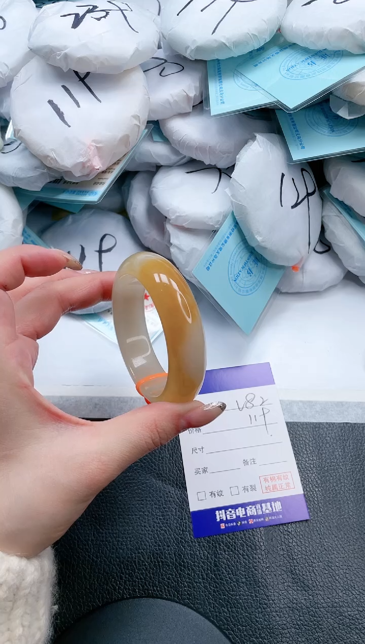 【闪购商品】石英质玉手镯未镶嵌16V82-54