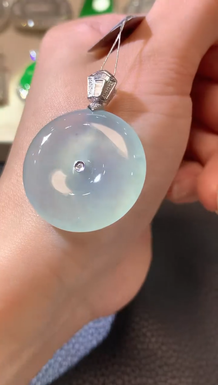 【闪购商品】翡翠吊坠(不含链)18K金镶嵌C19