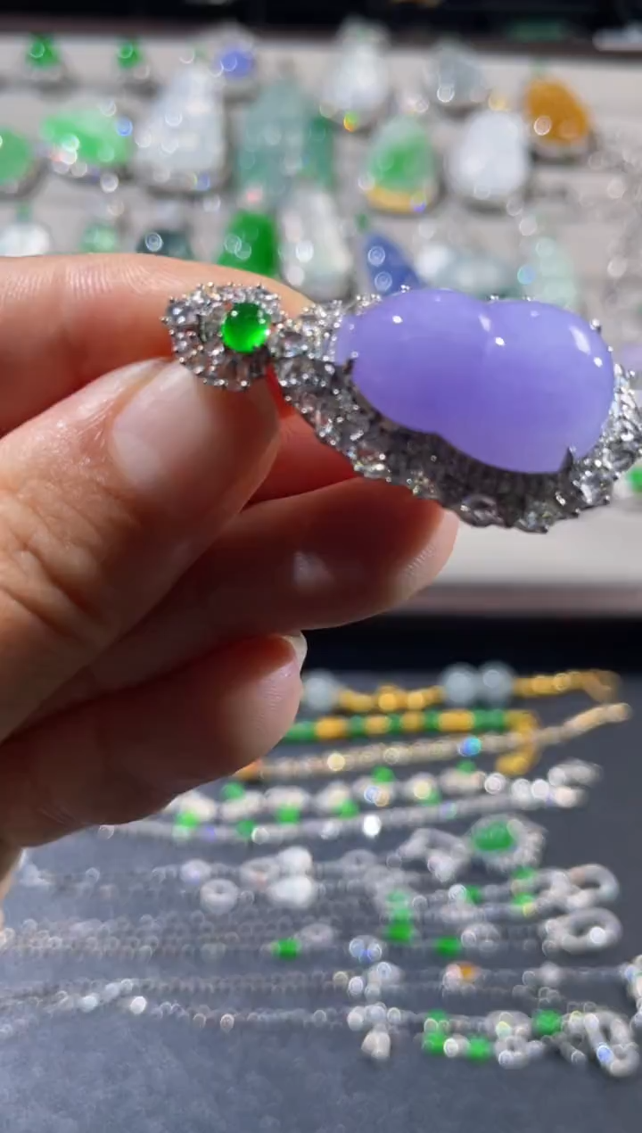 翡翠18K金镶嵌颈饰翡翠